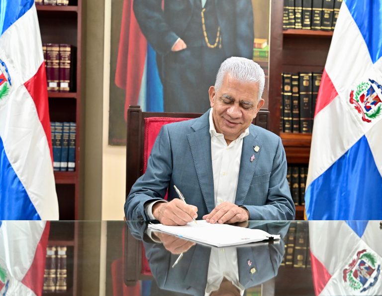 Presidente del Senado, Ricardo de los Santos, destaca la nueva Constitución como un avance para la democracia dominicana