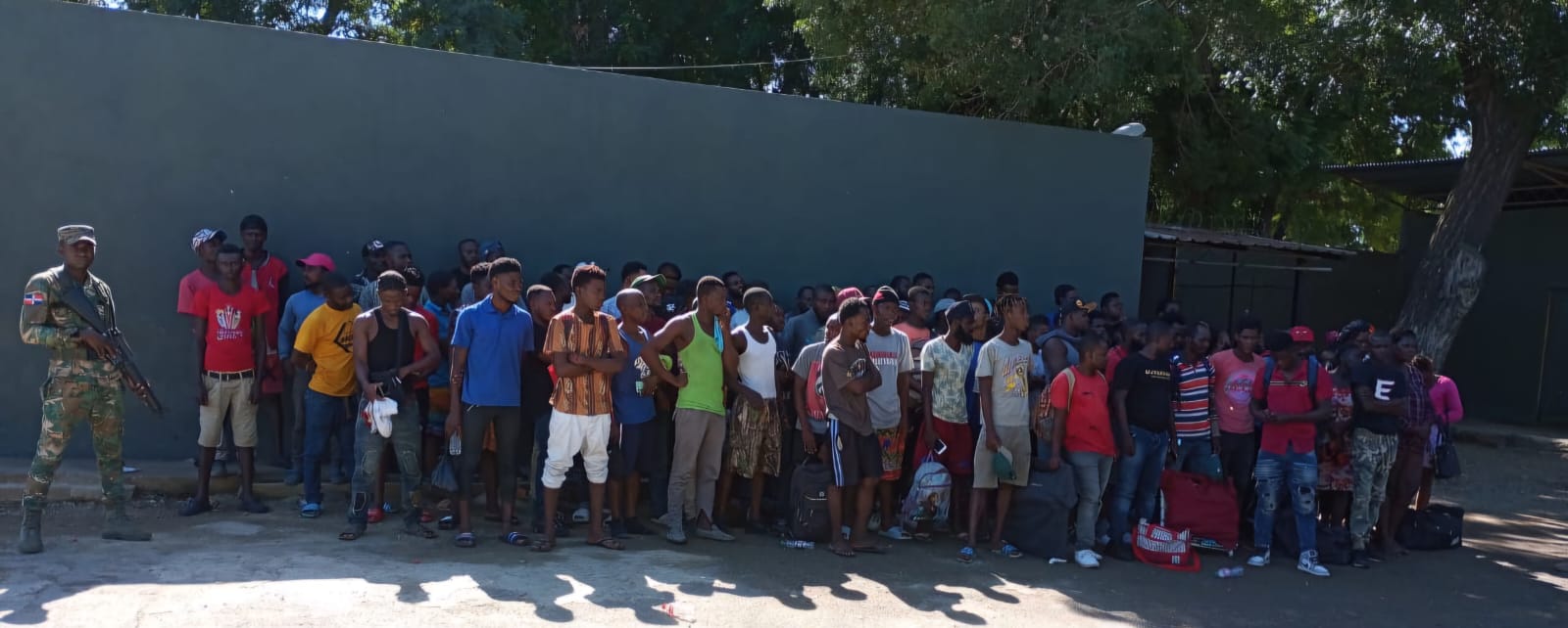 Operativos del Ejército Dominicano Resultan en Detención de Indocumentados y Tráfico Ilegal