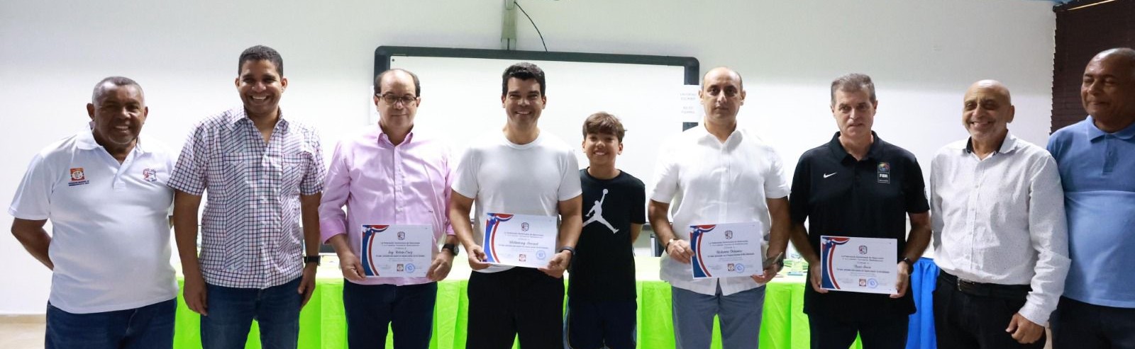 Éxito de la Clínica de Minibaloncesto con el Entrenador Nour Amri en Santo Domingo
