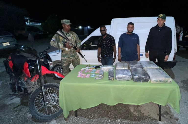 Ejército Dominicano Refuerza Operativos en la Frontera con Golpes a Actividades Ilícitas y Detenciones de Indocumentados
