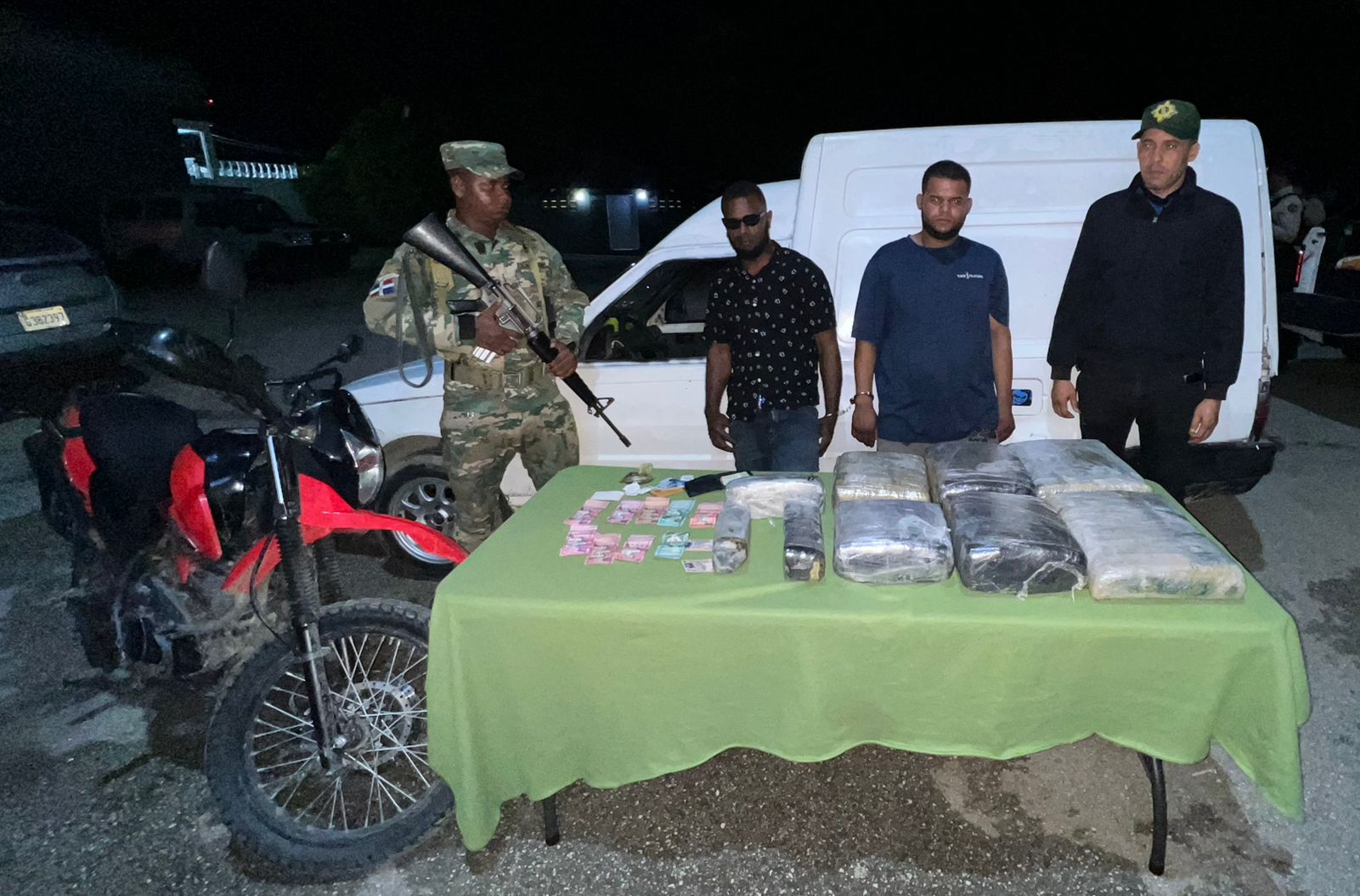 Ejército Dominicano Refuerza Operativos en la Frontera con Golpes a Actividades Ilícitas y Detenciones de Indocumentados