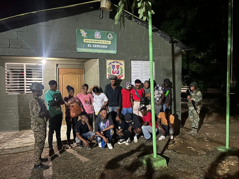 ERD intercepta vehículos con extranjeros indocumentados en operativos nocturnos