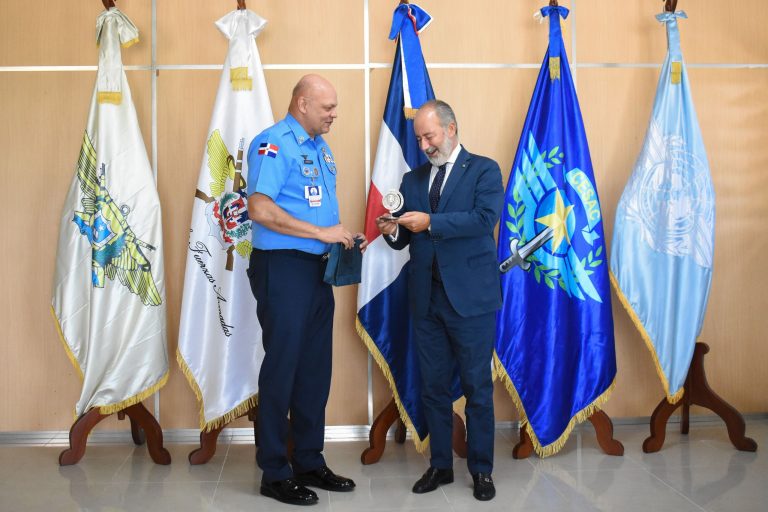 Embajador de Italia y CESAC fortalecen lazos de colaboración en seguridad aeroportuaria