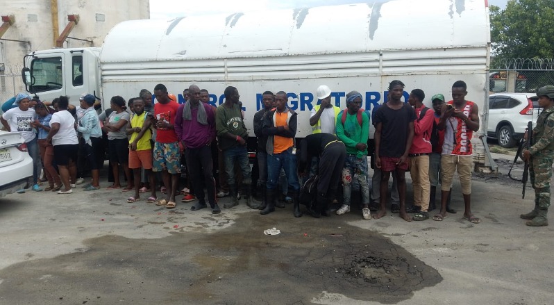 El Ejército de República Dominicana detiene a 236 nacionales haitianos en operativos de interdicción en Dajabón