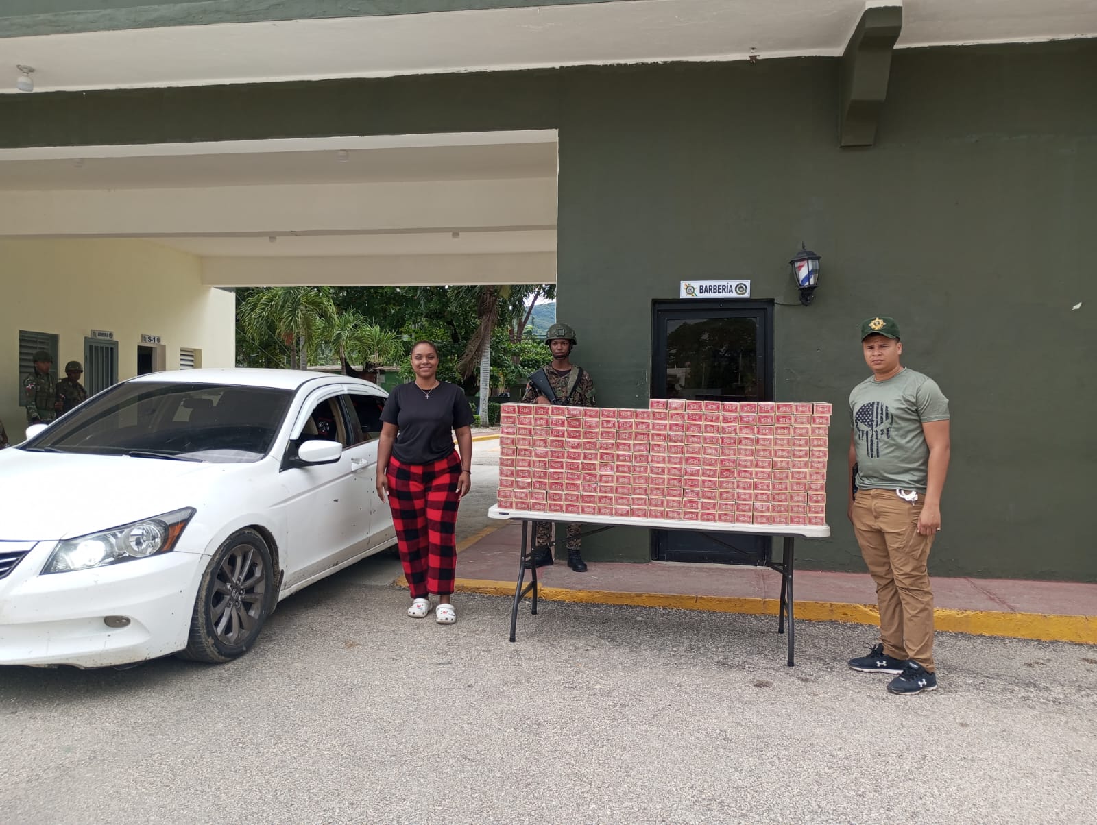 Desarticulan Operativo de Contrabando en Elías Piña: Mujer Detenida con 40,000 Cigarrillos