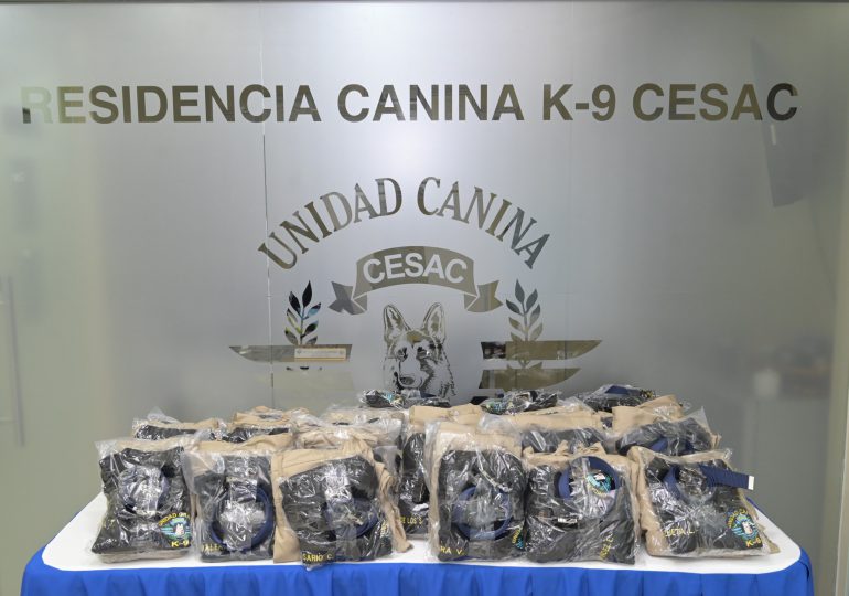 CESAC Refuerza la Seguridad Aeroportuaria con Nuevos Uniformes para la Unidad K-9