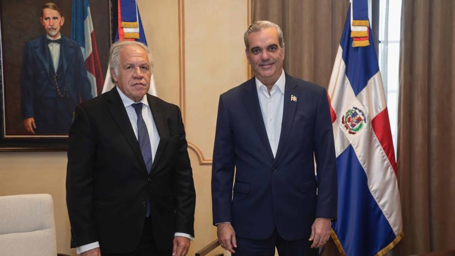 Presidente Abinader Recibe al Secretario General de la OEA en el Palacio Nacional