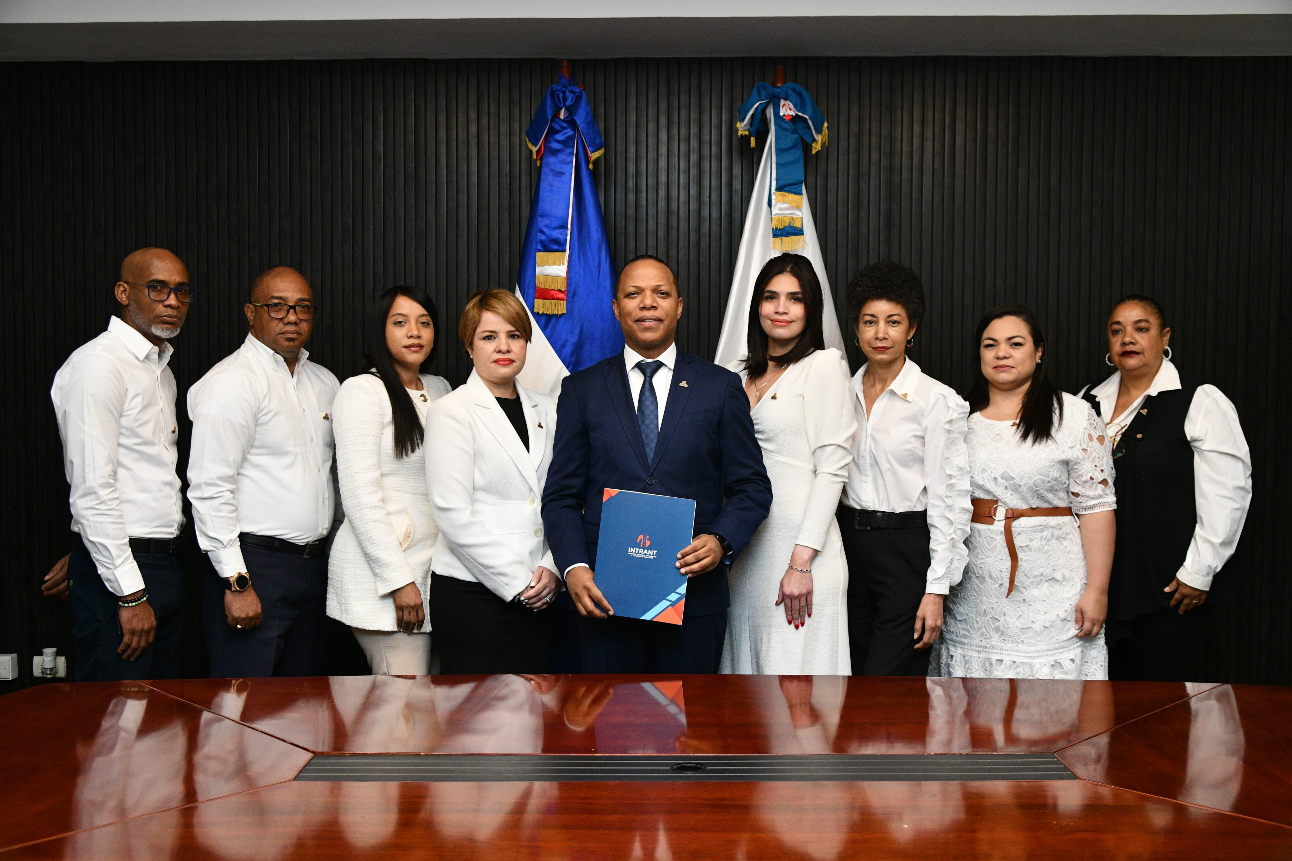 INTRANT firma Carta Compromiso para implementar modelo de integridad y anticorrupción