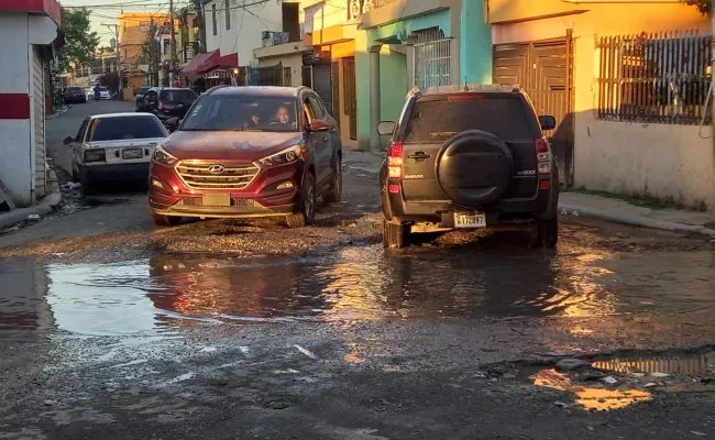 Residentes de Villa Duarte y Los Mameyes exigen solución definitiva al problema del drenaje pluvial