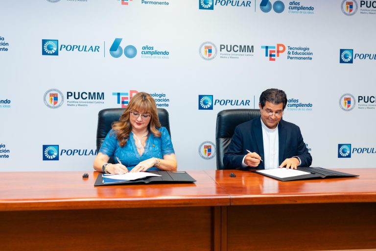 Banco Popular Dominicano y PUCMM impulsan programa de Grado Técnico en Gestión Bancaria para su personal