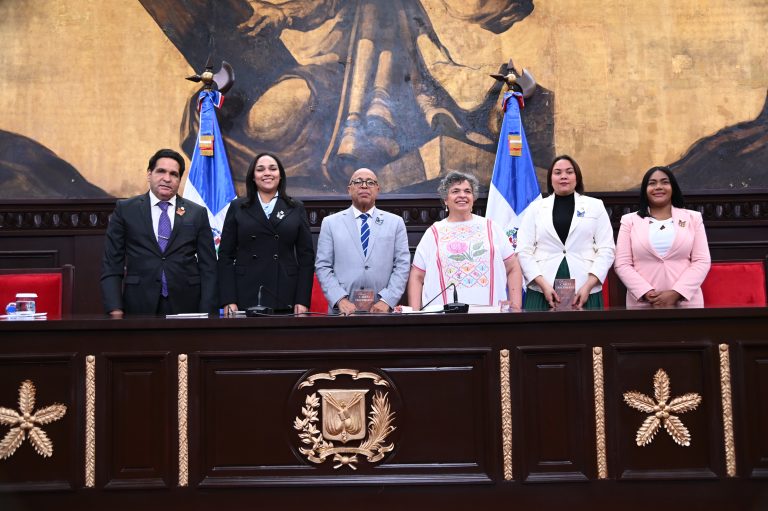 Beatriz Paredes destaca en la Cámara de Diputados con conferencia sobre la eliminación de la violencia contra la mujer