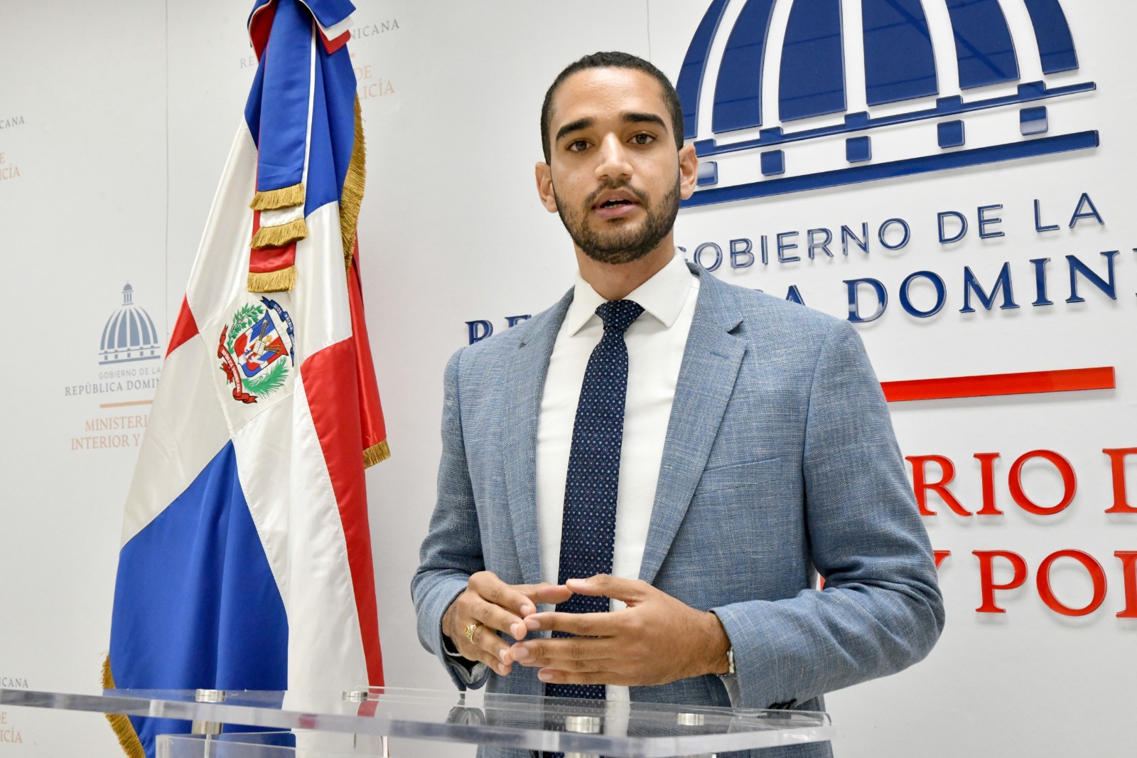 Ministerio de Interior y Policía Optimiza Trámites de Licencias de Armas de Fuego en Santiago con Más Servicios y Mayor Eficiencia