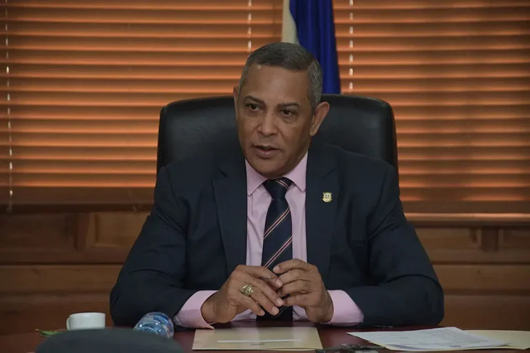 El senado llama a Bartolomé Pujals para responder sobre escándalo en la OGTIC