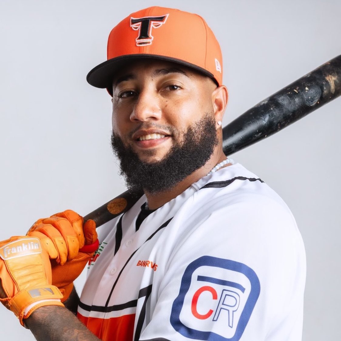 Los Toros del Este anuncian la salida de Ronny Rodríguez y Keury Mella