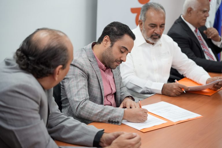 BANDEX y COOPROHARINA Firman Acuerdo de RD$600 Millones para Impulsar la Industria Harinera Dominicana