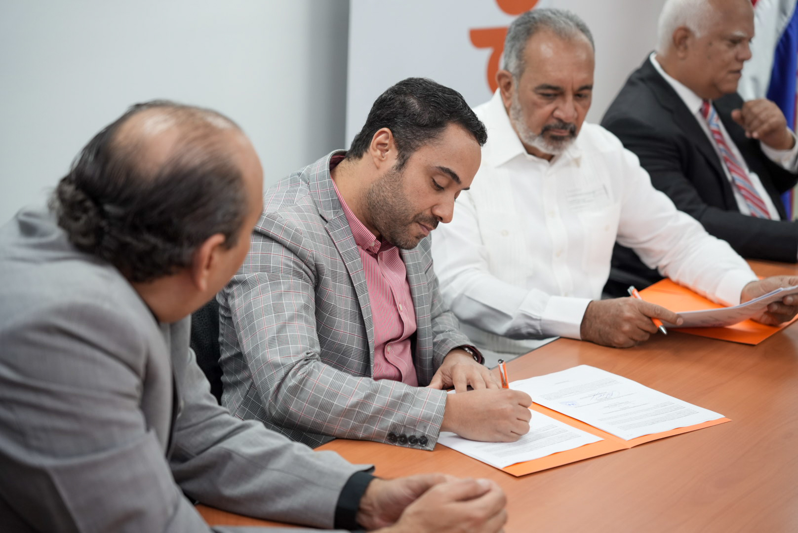 BANDEX y COOPROHARINA Firman Acuerdo de RD$600 Millones para Impulsar la Industria Harinera Dominicana