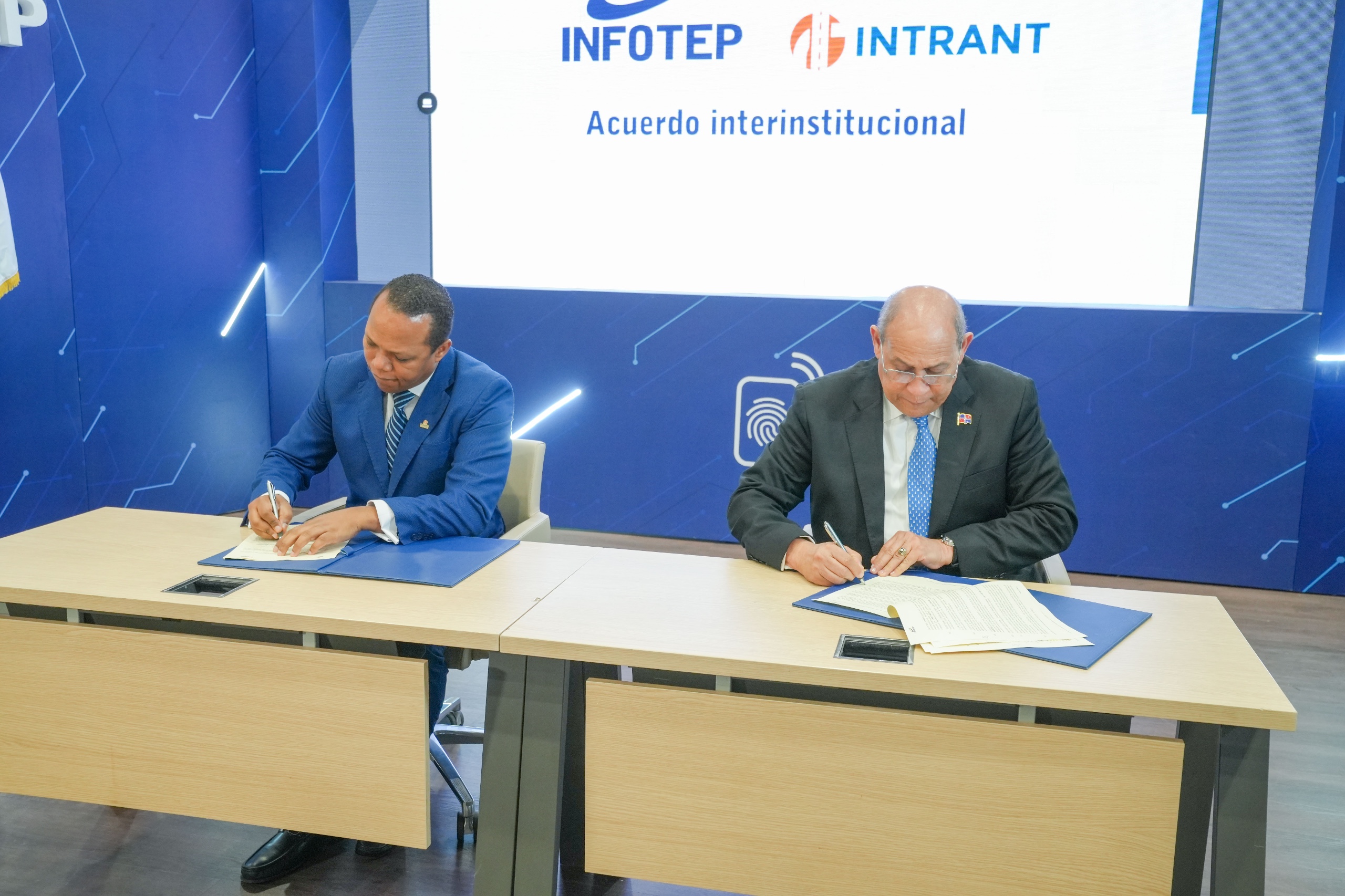 INFOTEP e INTRANT lanzan programa nacional de capacitación para transportistas y motociclistas