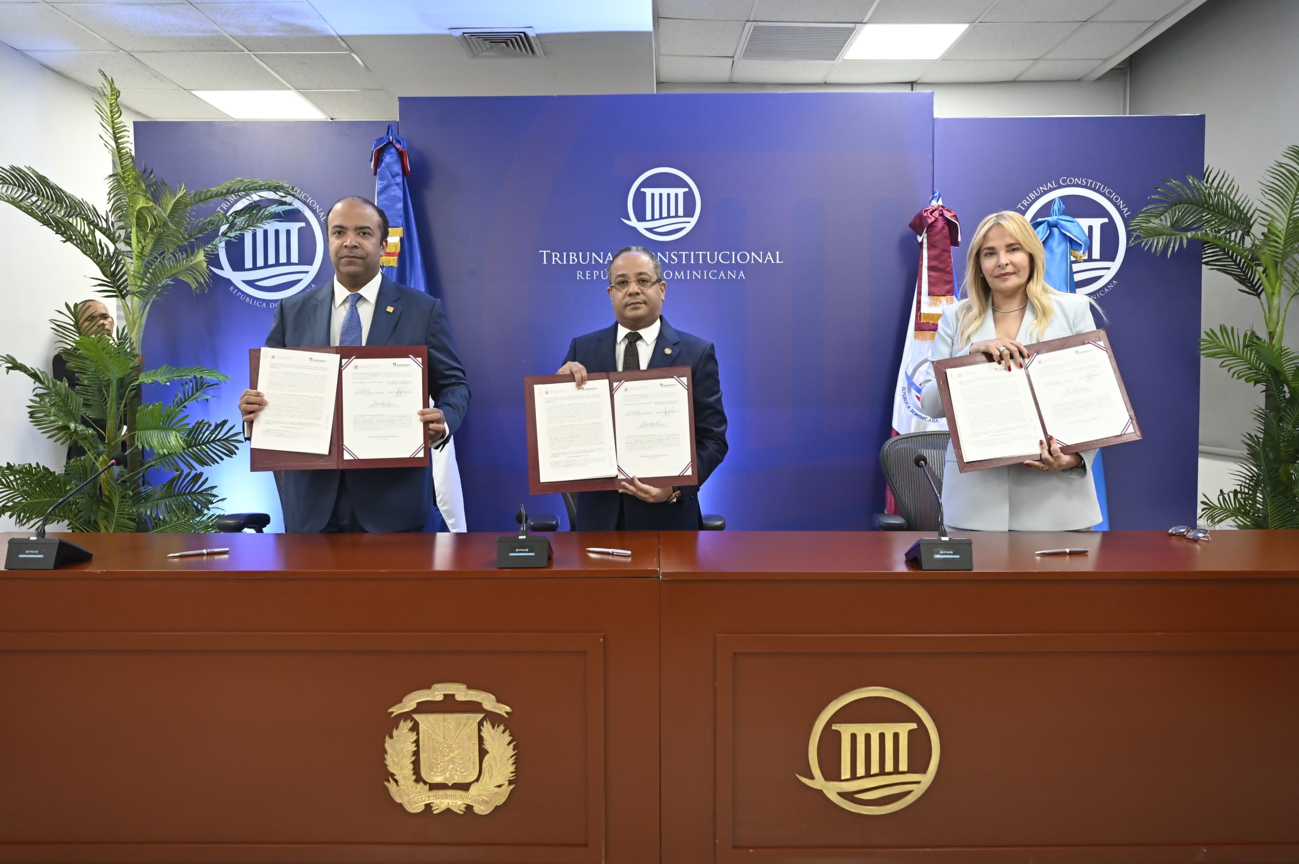 Tribunal Constitucional y Banco de Reservas Firman Acuerdo de Cooperación