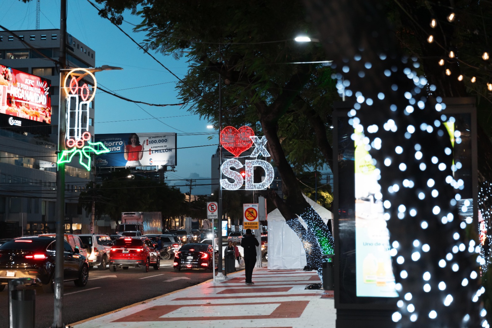 Santo Domingo Brilla con el Encendido Navideño: Alcaldía del Distrito Nacional y Banco Popular Iluminan la Ciudad