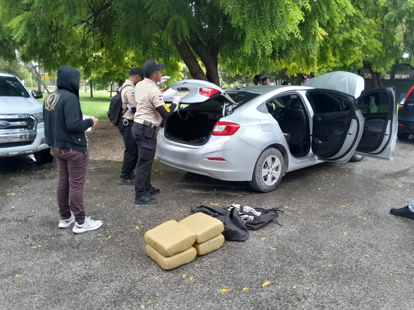 Ejército de República Dominicana detiene a dos hombres en operativo antidrogas en Santa Elena