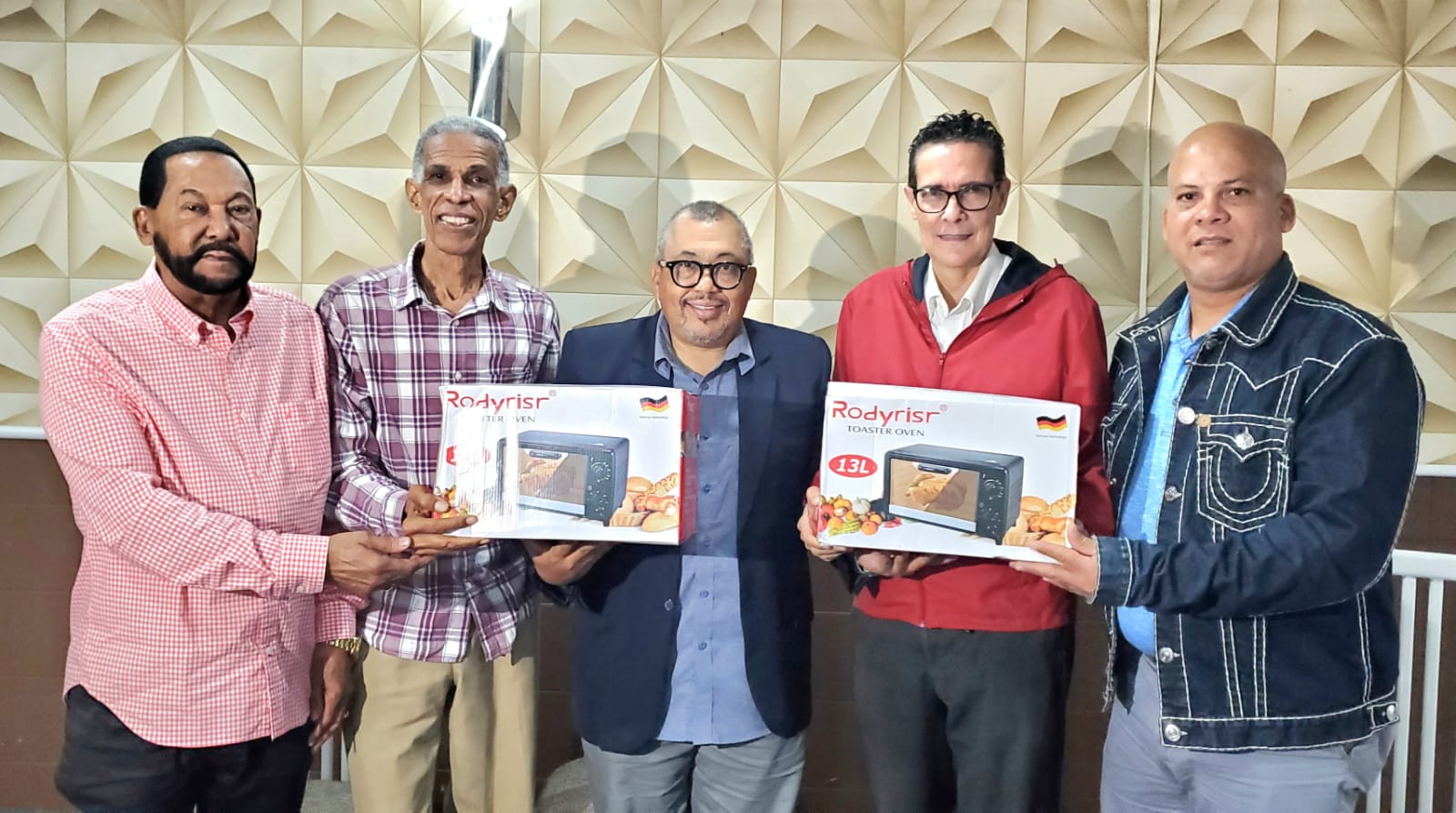 Sandro Fabián y Víctor Santos: Ganadores de la Tercera Entrega del “Pelotero Estrella de la Semana”