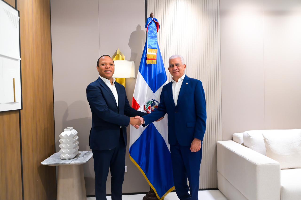 El Senado recibe propuesta del Pacto Nacional por la Seguridad Vial en apoyo a la reducción de accidentes de tránsito en República Dominicana