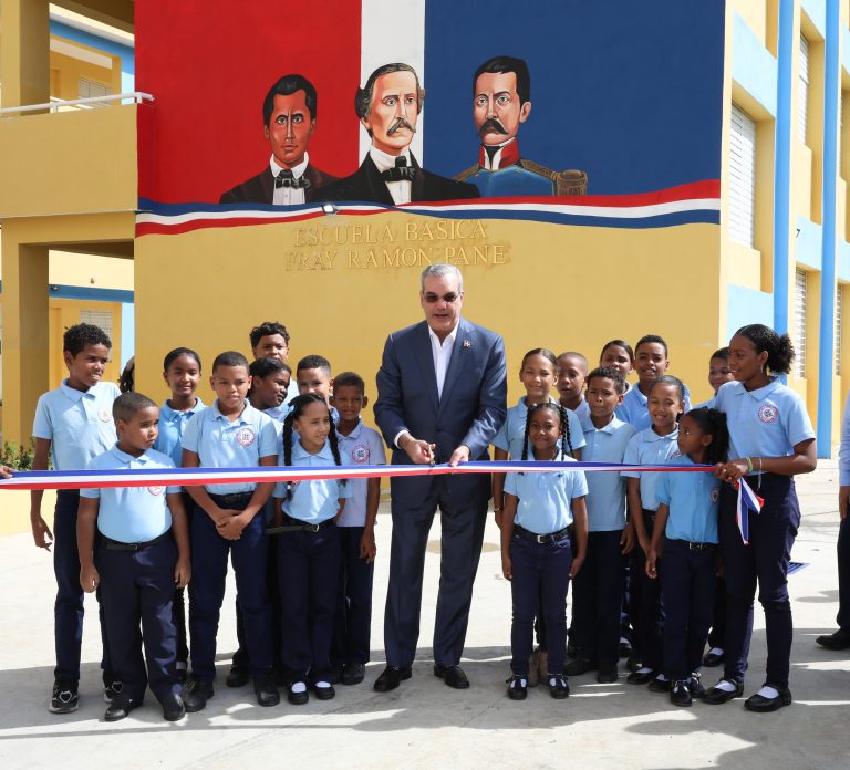 El Presidente Abinader inaugura la primera etapa de la Escuela Primaria Fray Ramón Pané y el Centro de Desarrollo Integral de la Mujer en Santo Domingo.