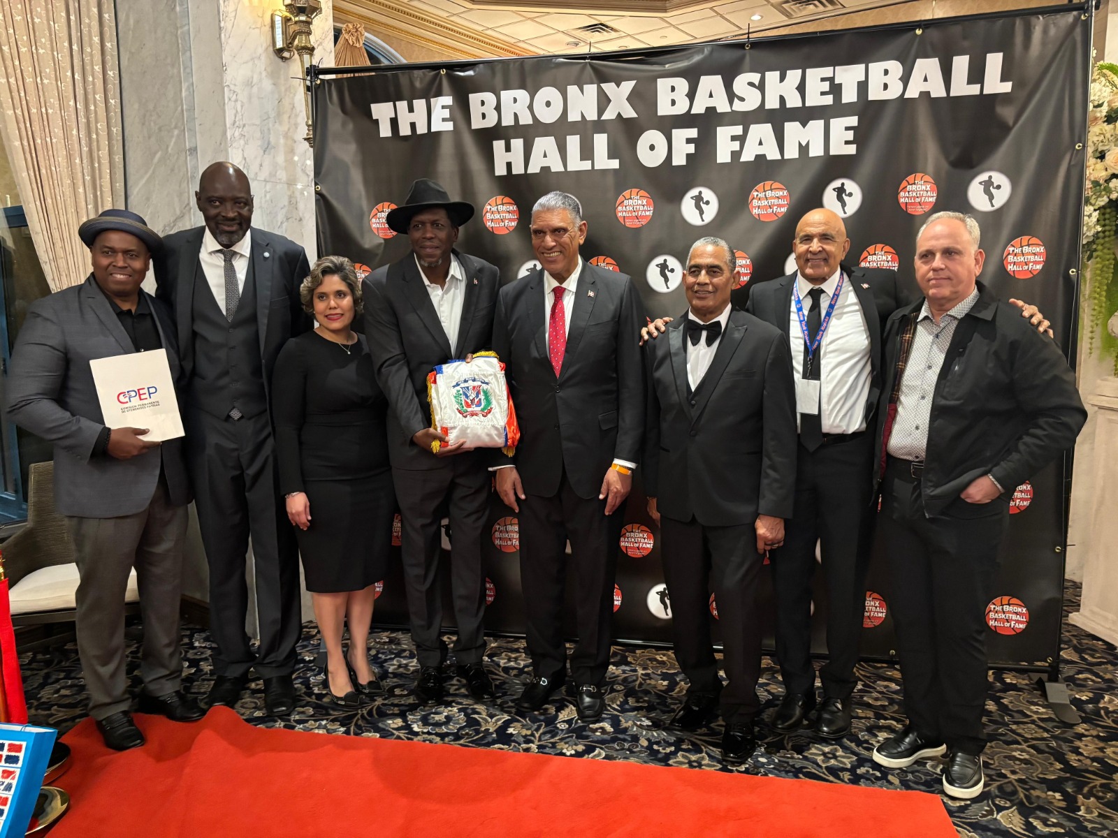 Luis Felipe López ingresa al Salón de la Fama del Baloncesto del Bronx por su trayectoria deportiva