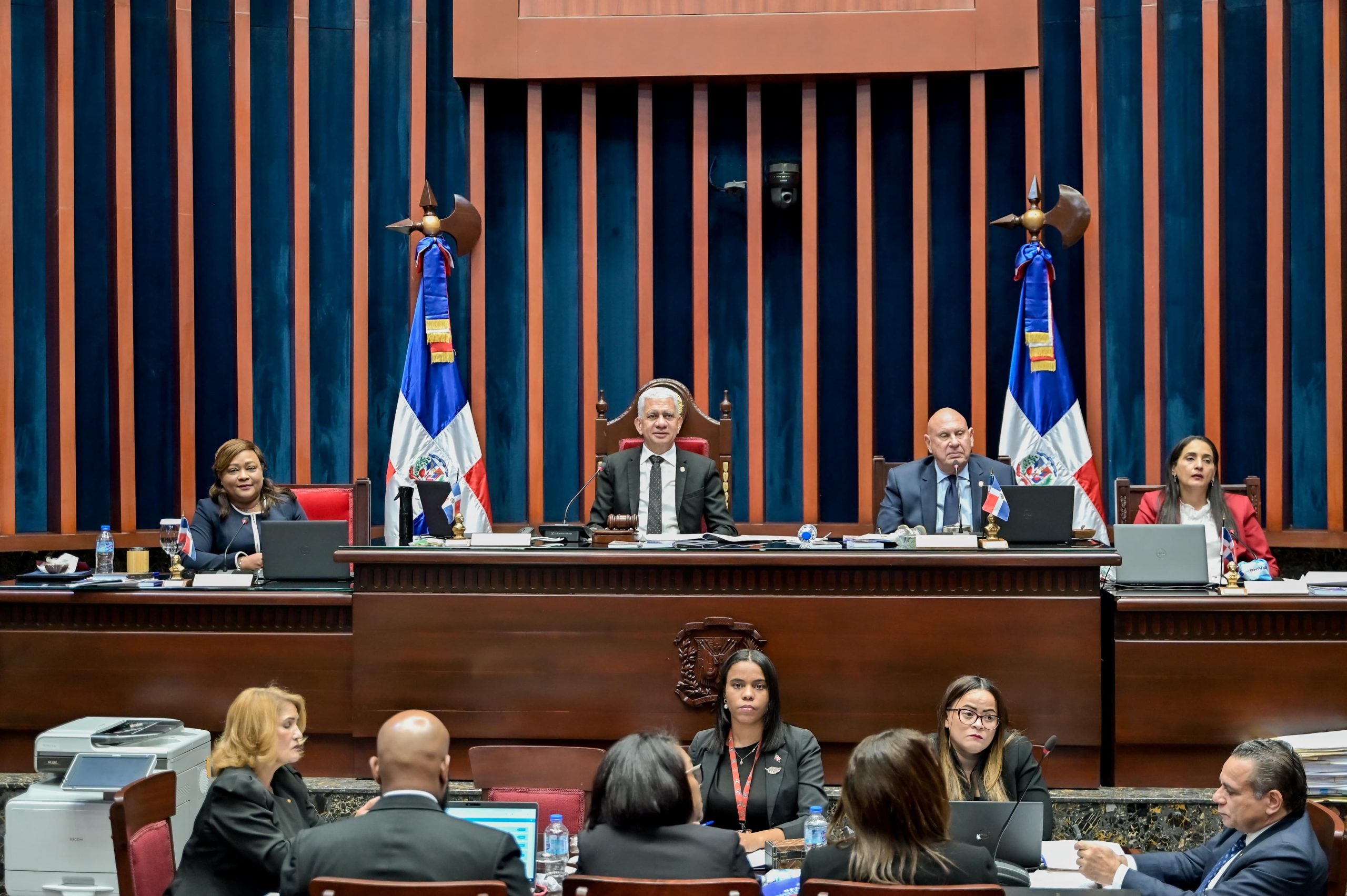 Senado Avanza en Reforma del Consejo Nacional de la Magistratura y Aprueba Importantes Proyectos y Resoluciones