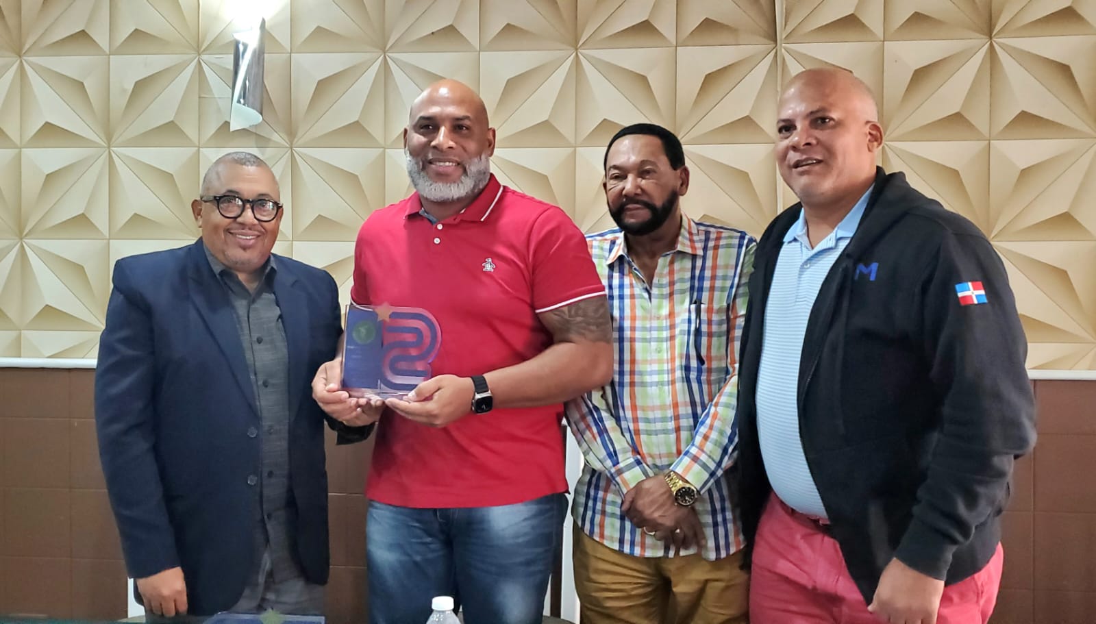 ACD Reconoce a Rubén Mateo y Premia a los Peloteros Estrella de la Semana