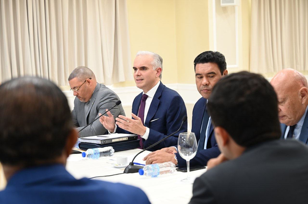 Ministro de Trabajo presenta propuesta para modernizar el Código de Trabajo ante Comisión del Senado