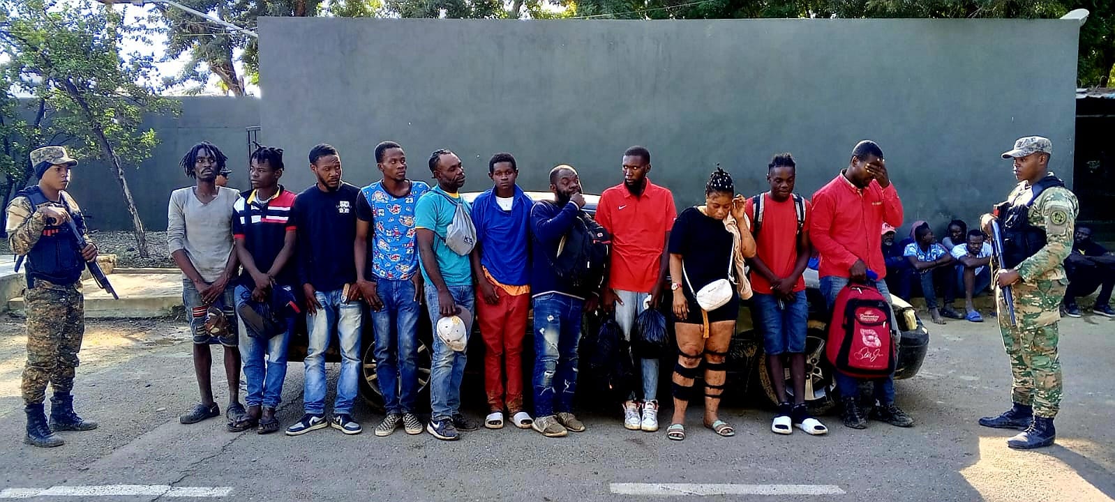 Ejército de República Dominicana detiene a 28 haitianos en situación irregular en operativos en Mao Valverde y Montecristi