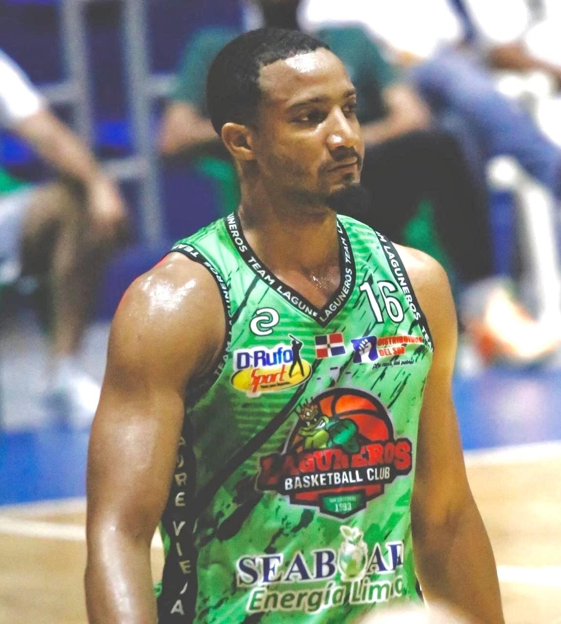 Darwin Cabrera brilla con triple-doble y Kevin Pérez lidera dramática victoria en el TBS San Cristóbal 2024