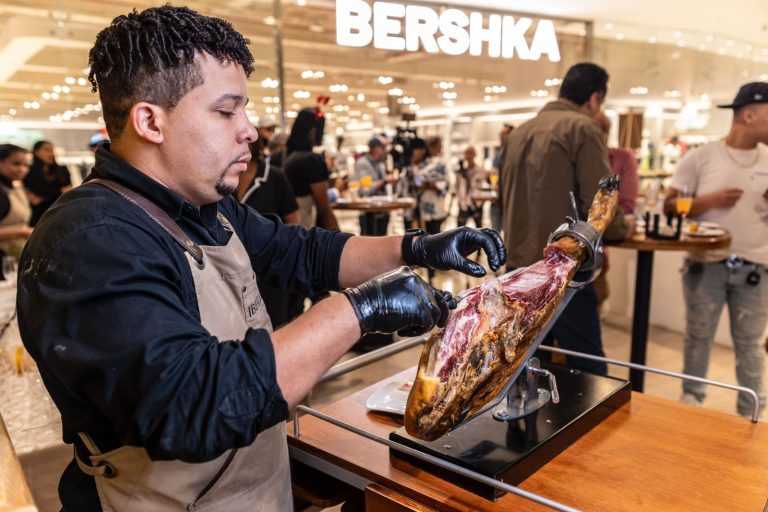 IBER&CO celebra su primer aniversario consolidándose como referente de la gastronomía ibérica en Santo Domingo