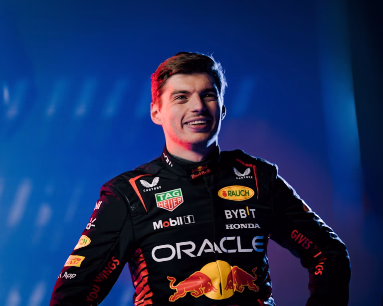 Max Verstappen, campeón del mundo 2024, consigue la pole en el GP de Qatar mientras la FIA investiga su maniobra con Russell