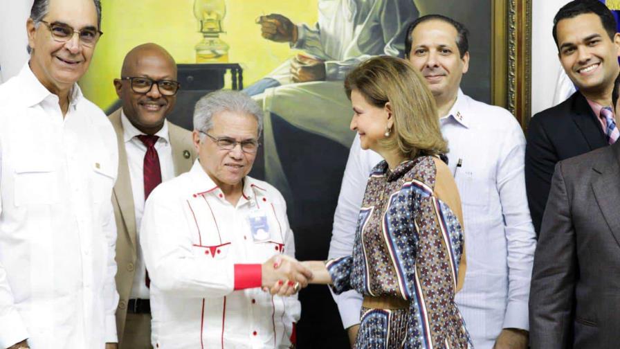 Gobierno y Colegio Médico Dominicano logran histórico acuerdo salarial y mejoras laborales