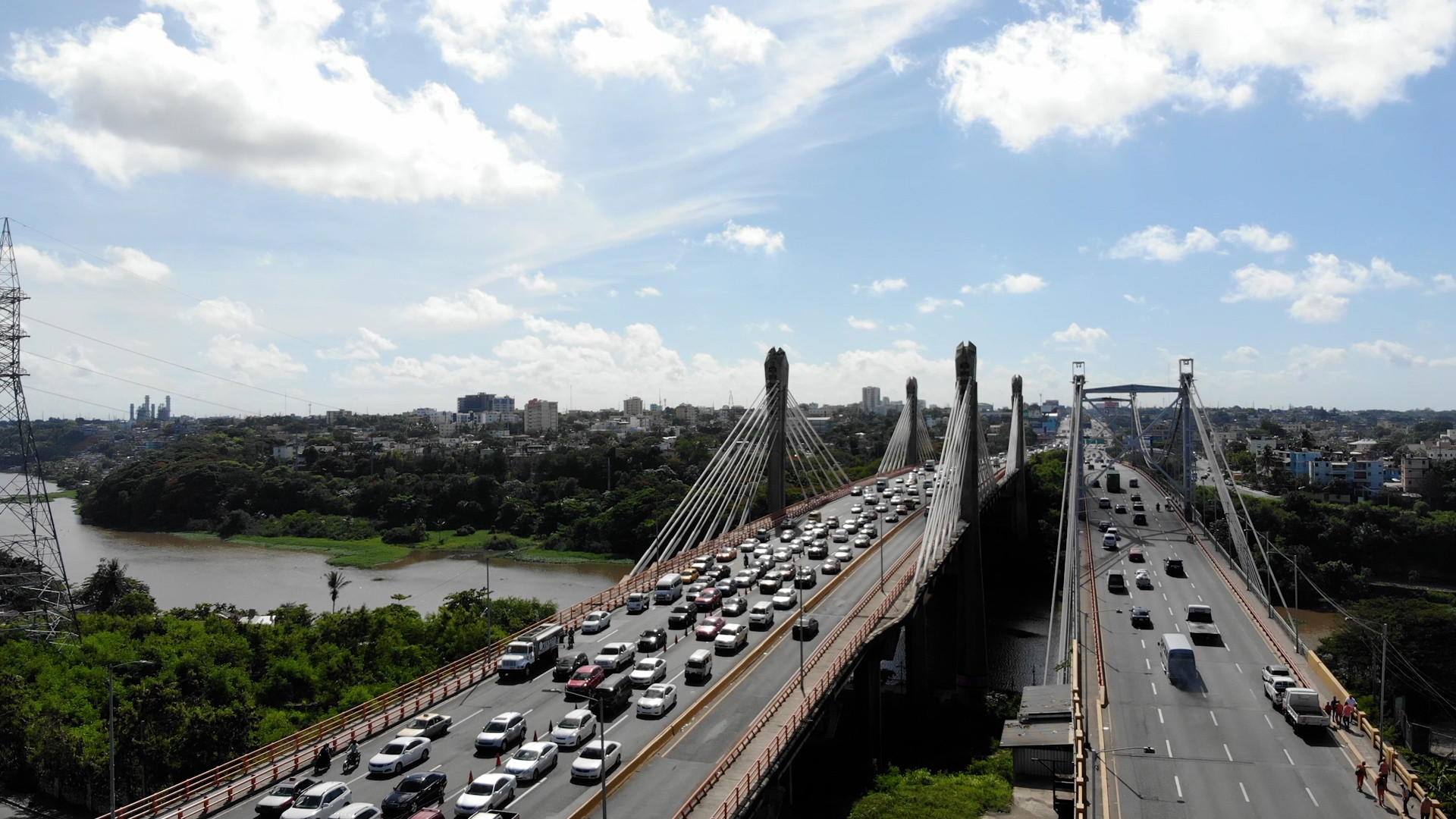 MOPC habilita nuevos carriles en la Autopista Duarte para descongestionar el tránsito navideño
