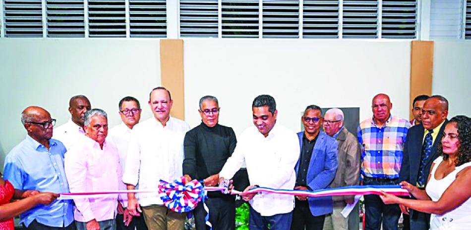 Ministro Kelvin Cruz Reafirma su Compromiso con la Crónica Deportiva al Reinaugurar Casa Club de la ACDS