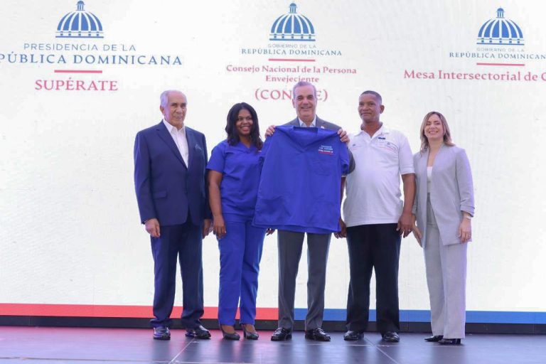 Presidente Abinader impulsa la profesionalización del cuidado con la designación oficial de 90 cuidadores