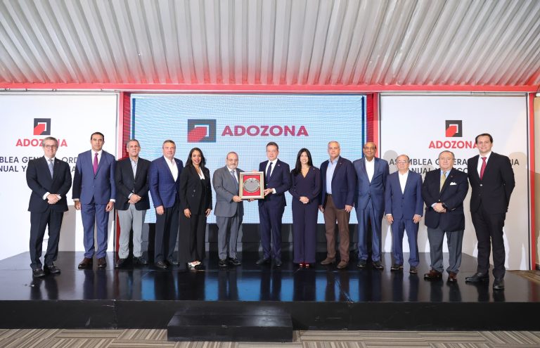 ADOZONA reconoce la gestión de Víctor Bisonó como clave para el desarrollo de las zonas francas