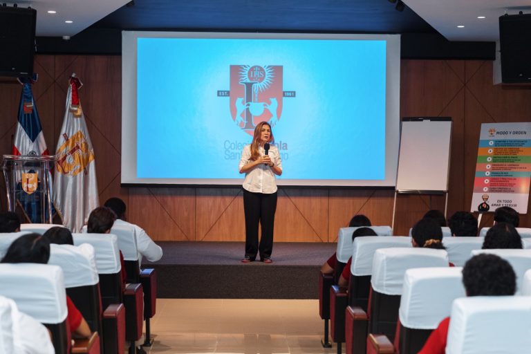 Carolina Mejía Impulsa la Transformación de Santo Domingo