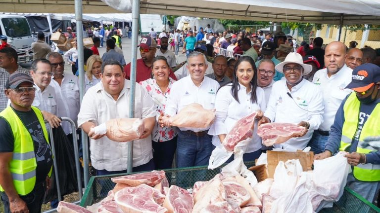 Más de 70 mil personas se benefician en Azua con la Feria Navidad del Cambio del Inespre