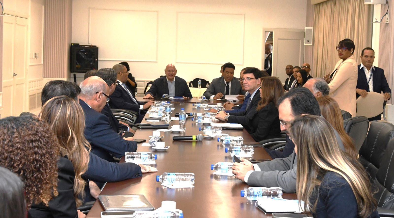 Senado Continúa Consulta al Sector Empresarial Sobre Reforma al Código de Trabajo