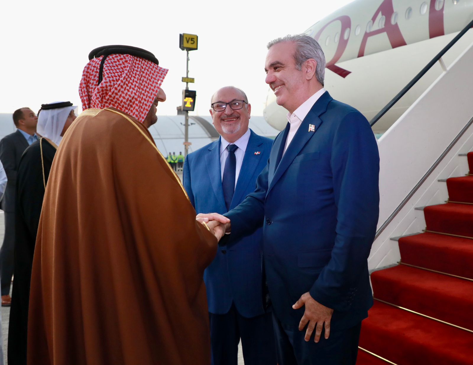 Presidente Abinader fortalece lazos con Qatar en encuentro con el Emir Tamim bin Hamad Al Thani
