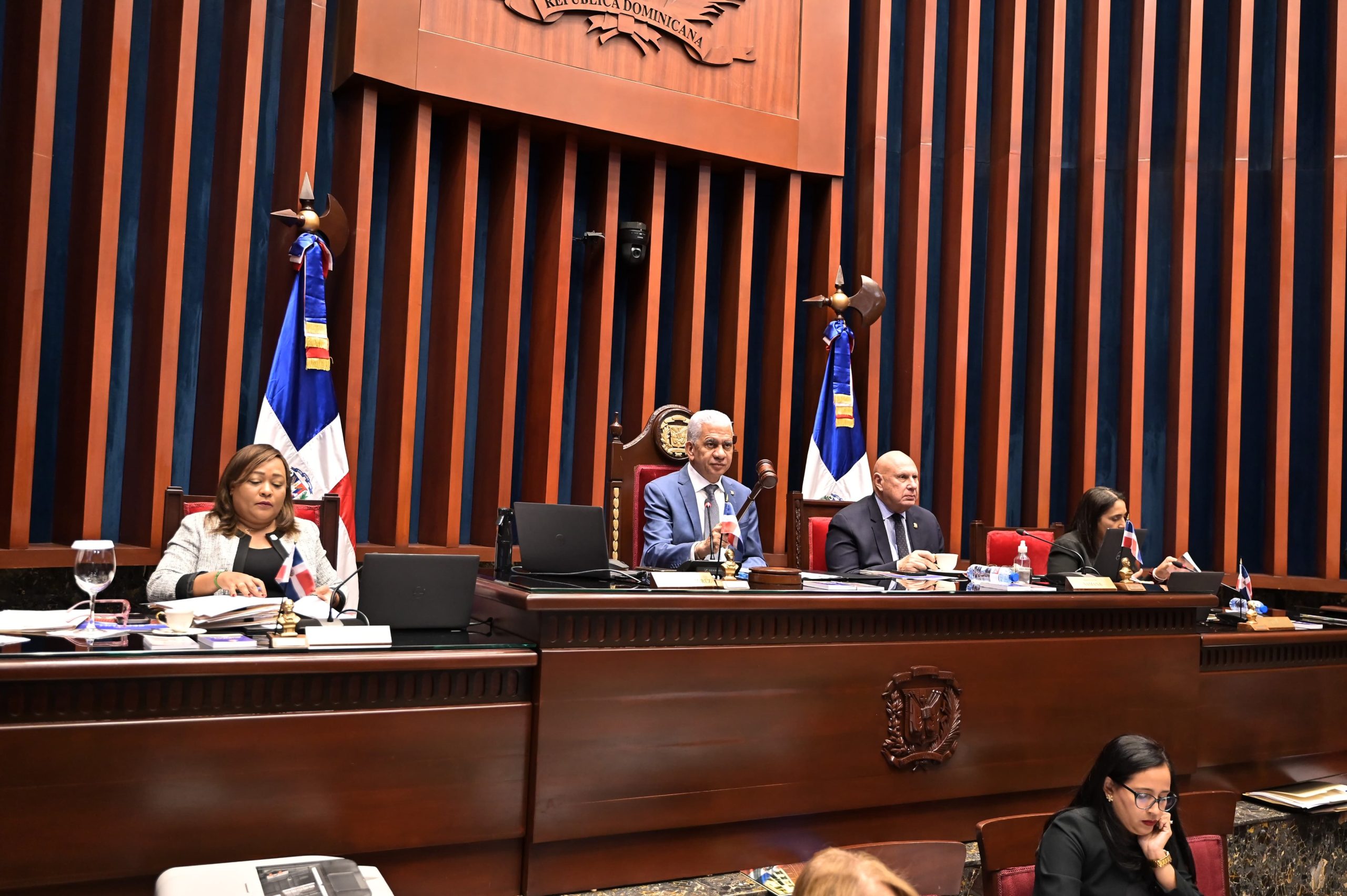 Senado ratifica nombramientos diplomáticos y aprueba proyectos clave para el desarrollo nacional