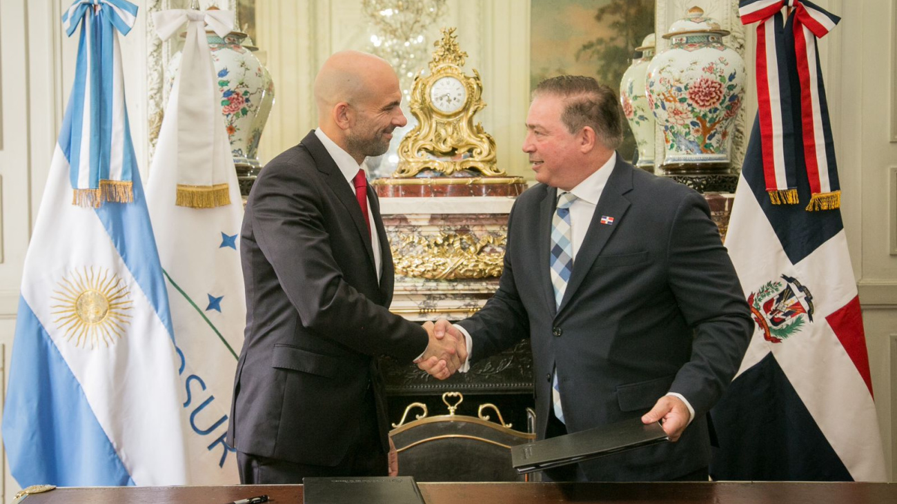 República Dominicana y Argentina firman histórico acuerdo para fortalecer la conectividad aérea y el turismo bilateral