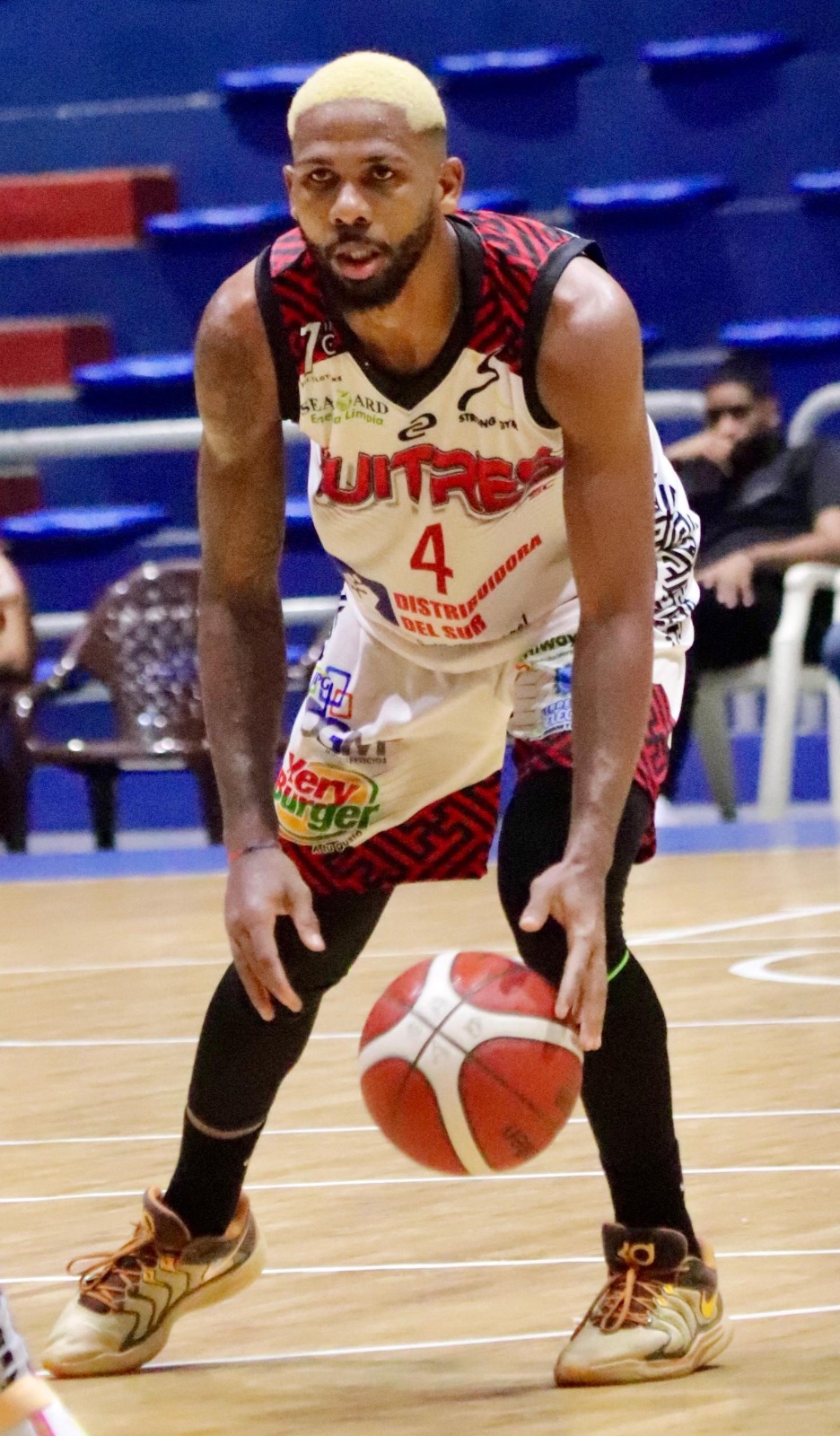 Los Buitres toman ventaja en la final del TBS San Cristóbal 2024 tras vencer a los Lobos de Canastica