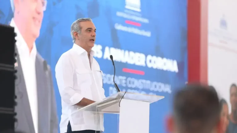 Presidente Abinader Impulsa el Desarrollo del Sur con Entrega de Títulos y Nuevos Proyectos en Azua y Barahona