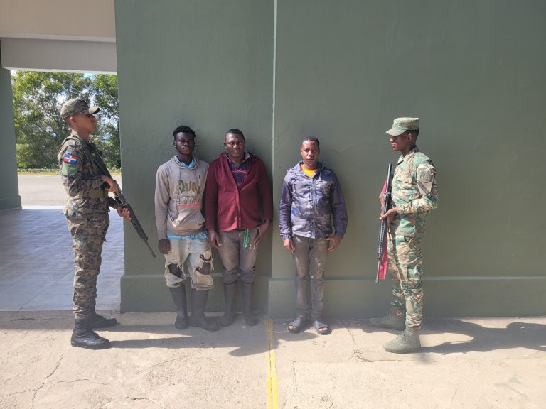 Ejército Dominicano Refuerza Controles Fronterizos y Detiene Red de Transporte de Inmigrantes Indocumentados