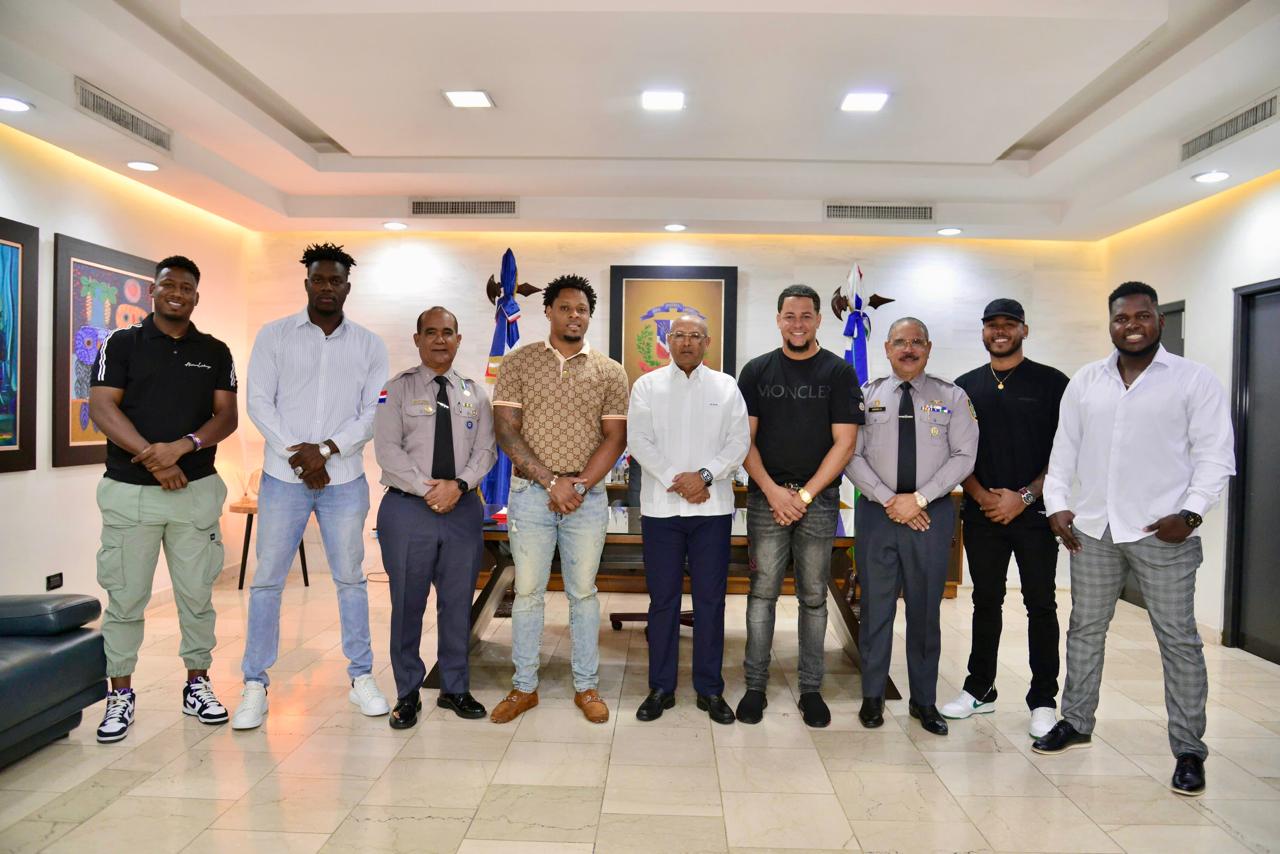 Estrellas de Grandes Ligas se Unen a la Policía Nacional para Impulsar el Deporte en Sectores Vulnerables